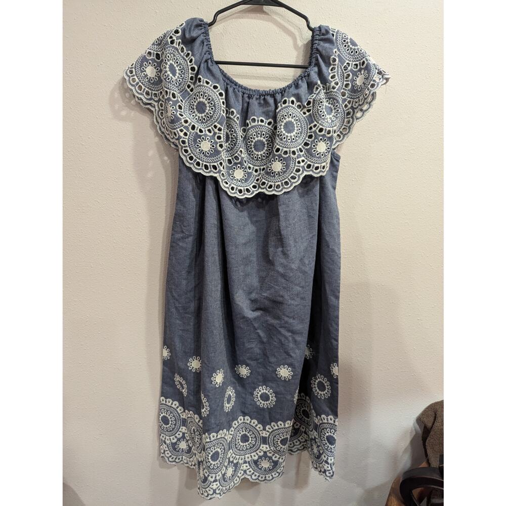 Off the shoulder ruffled blue chambray midi dress w/cream eyelet detail size XL